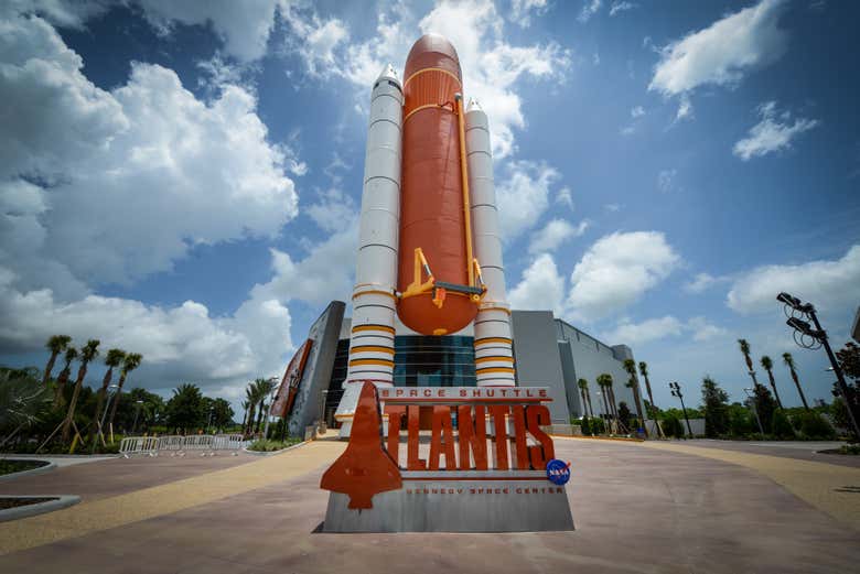 Cohete en el Centro Espacial Kennedy