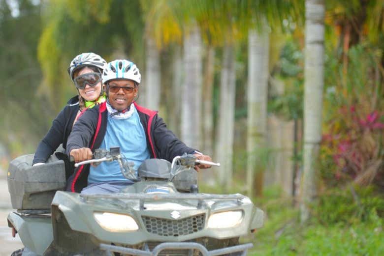 Pilotando un quad por la zona rural de Miami