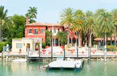 Paseo en barco por Las Casas de los Famosos